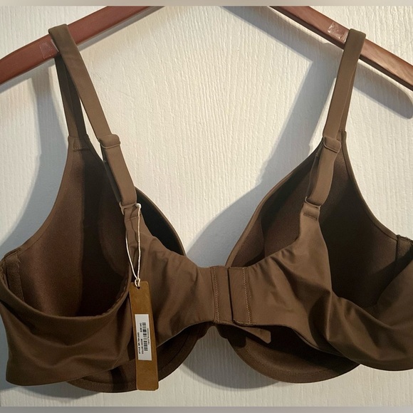 NWT SKIMS Fits Everybody T-Shirt Bra - 42C - Oxide (Brown) - Picture 4 of 6